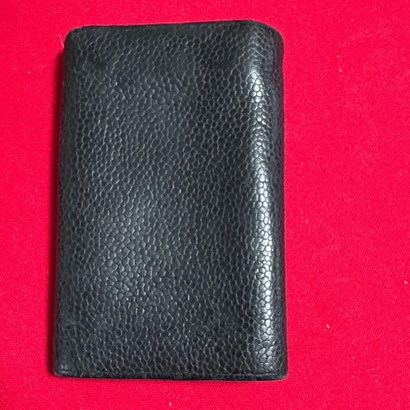 CHANEL Textured Black Leather key holder - Picture 6 of 8
